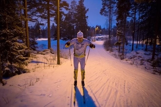 Pumppaa, pumppaa, pumppaa. Sitä tasatyöntöä maratonhiihtäjät nykyään tekevät väsymykseen asti. KUVA: PAULA KASKIMAA