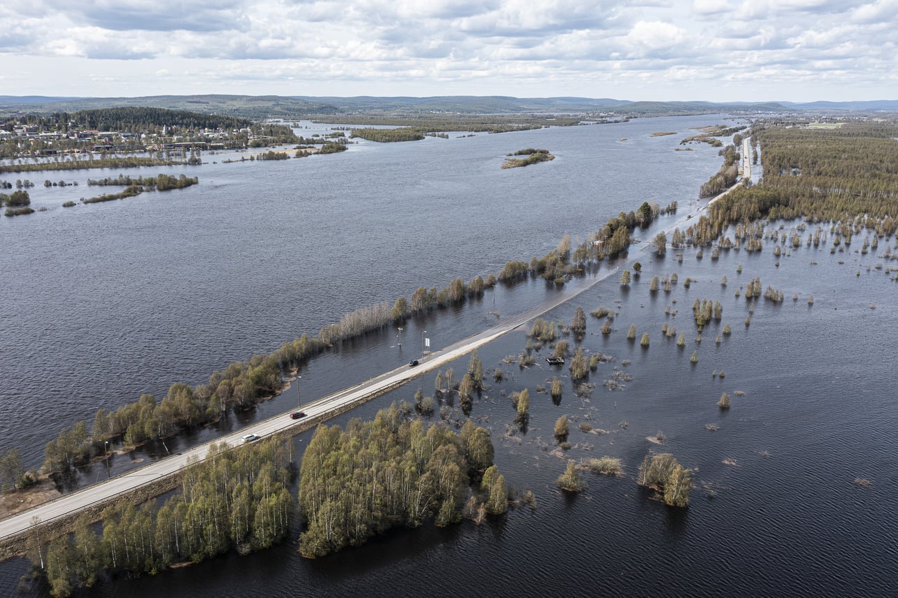 Tornionjoki nousi vuosi sitten keväällä suurtulvaan – tältä Lapin tulvat ovat vuosien varrella näyttäneet