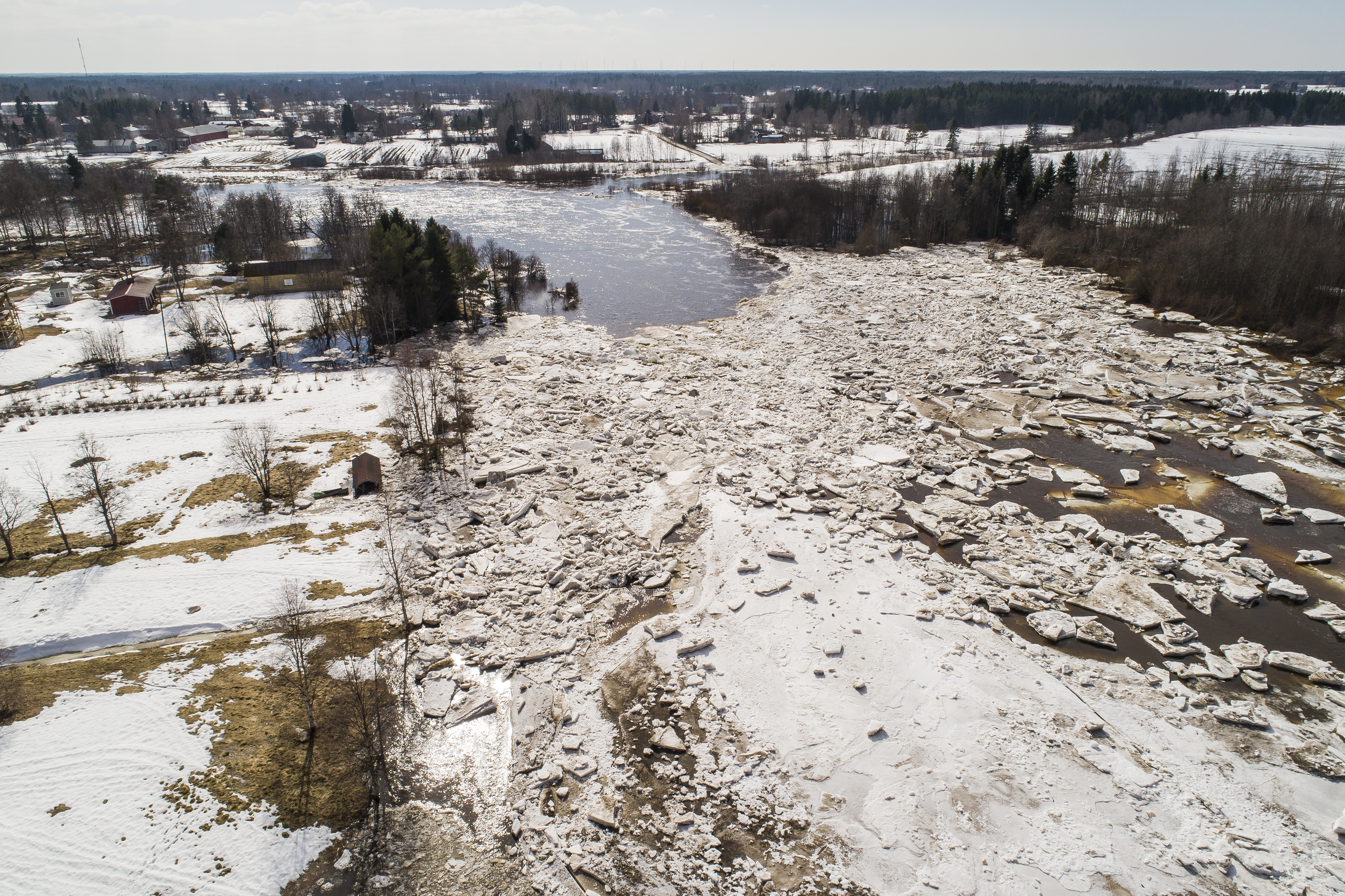 Kittipuhdossa on pitkä jääpato.