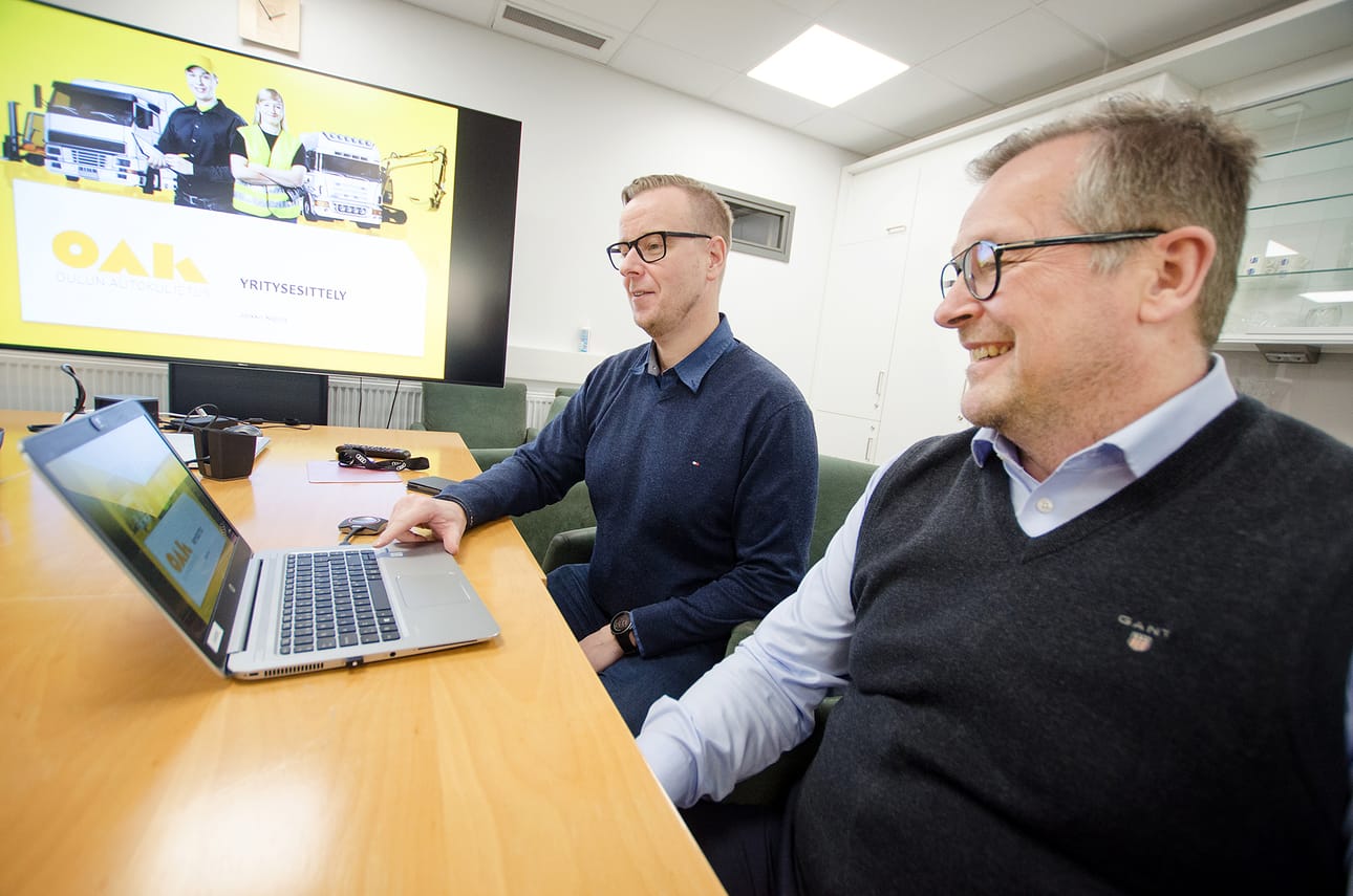 Ensimmäinen palaveri oli myyntipäällikkö Jarkko Kipinä (vas.) kanssa.