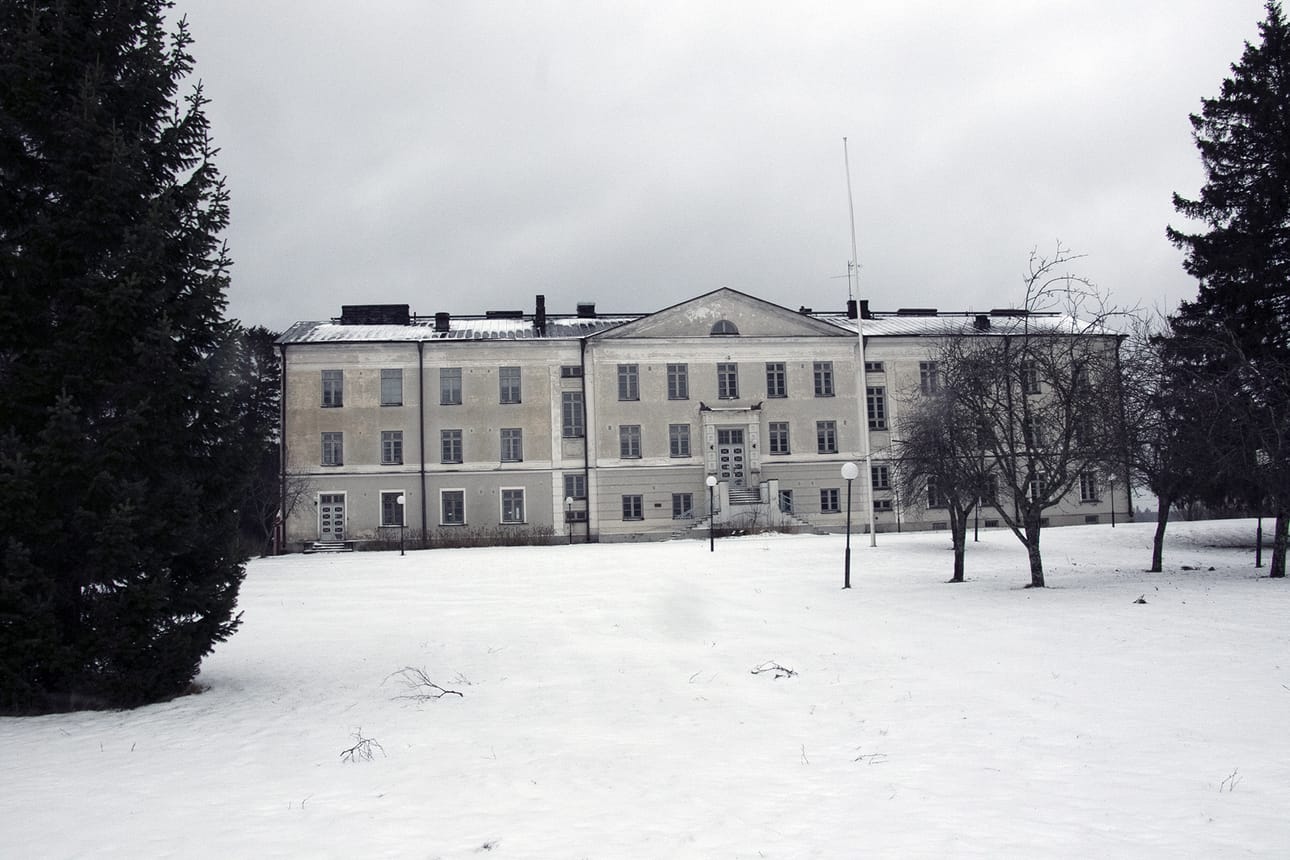 Kauhajoen evankelinen kansanopisto perustettiin vuonna 1925, ja pian rakennettiin jyhkeä koulurakennus, jota alettiin kutsua Turjanlinnaksi.