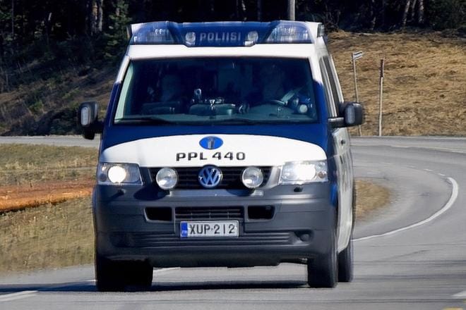 Kenttätyössä olevat poliisit etsivät kadonneita työvuorossaan. ARKISTOKUVA