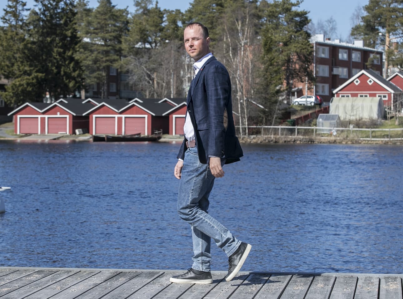 Sijoittaja.fi:n perustaja ja hallituksen puheenjohtaja Timo Heikkilä sanoo, ettei suurenkaan rahamäärän pitäminen pankkitilillä ole nykyisessä markkinatilanteessa tyhmyyttä.