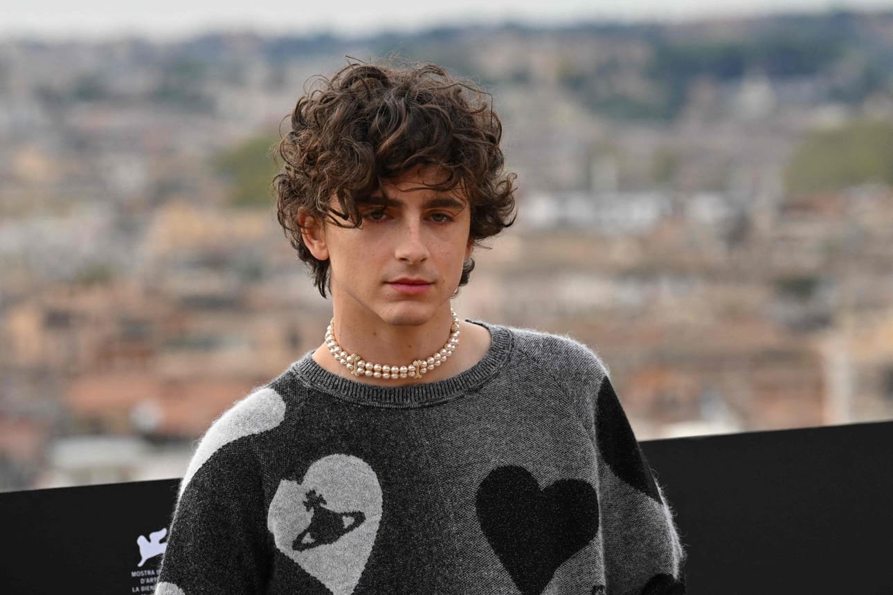 "Ensimmäinen elokuvani Lucan kanssa kuvattiin hyvin turvallisissa ja idyllisissä oloissa, ja sen tarina oli lämmin. Nyt ollaan vaarallisemmassa maisemassa", Timothee Chalamet kertoo Bones and All -elokuvasta. LEHTIKUVA/AFP