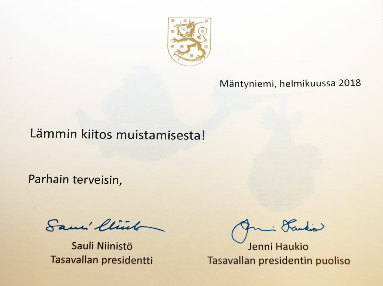 –¿Hanna-Riikka tietää, että Sauli Niinistön vauvalla on hänen suunnittelemansa lakanat, kertoo Aino Kyllönen.