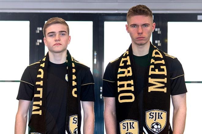 Daniel Håkans ja Jeremiah Streng saivat juuri ensimmäiset täysammattilaissopimuksensa. Kuva: SJK