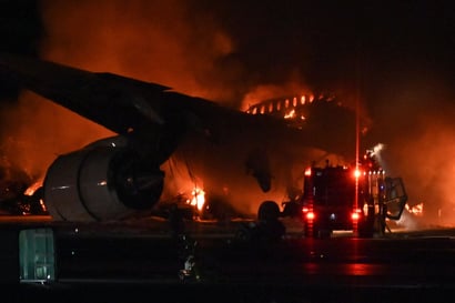 Viisi kuoli matkustajakoneen törmättyä rannikkovartioston koneeseen Tokiossa – palavasta Airbusista pääsivät ulos kaikki lähes 400 ihmistä
