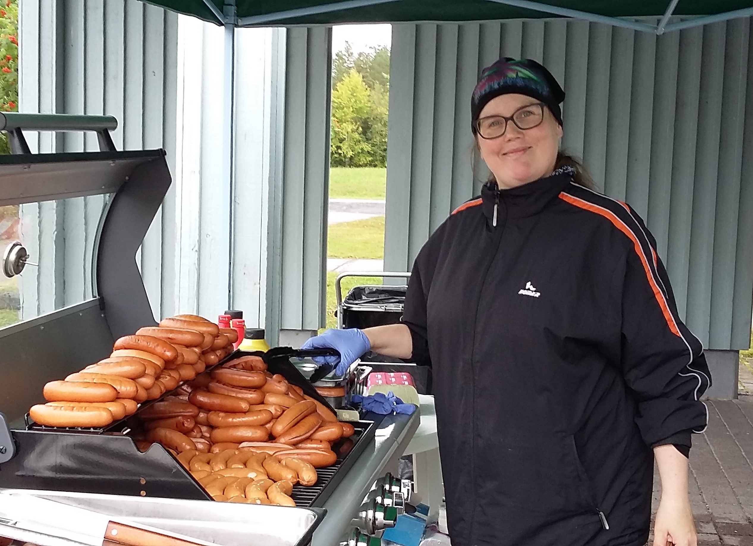 Grilli on lastattu makkaroilla, mitä saisi olla?