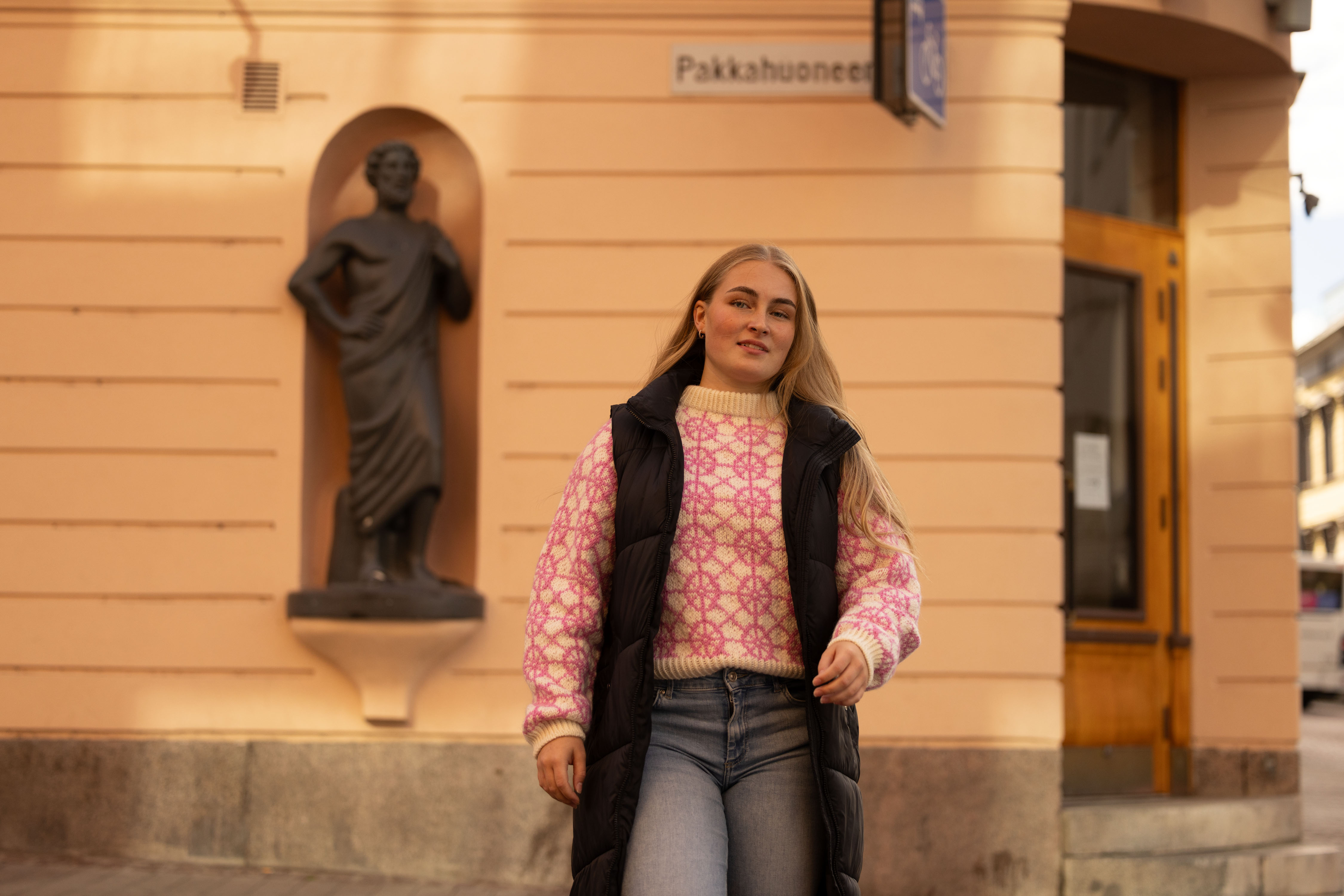 Neuleen on suunnitellut Maija-Talvikki Vilkuna.