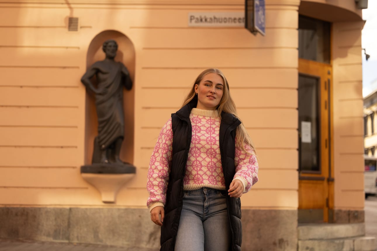 Neuleen on suunnitellut Maija-Talvikki Vilkuna.