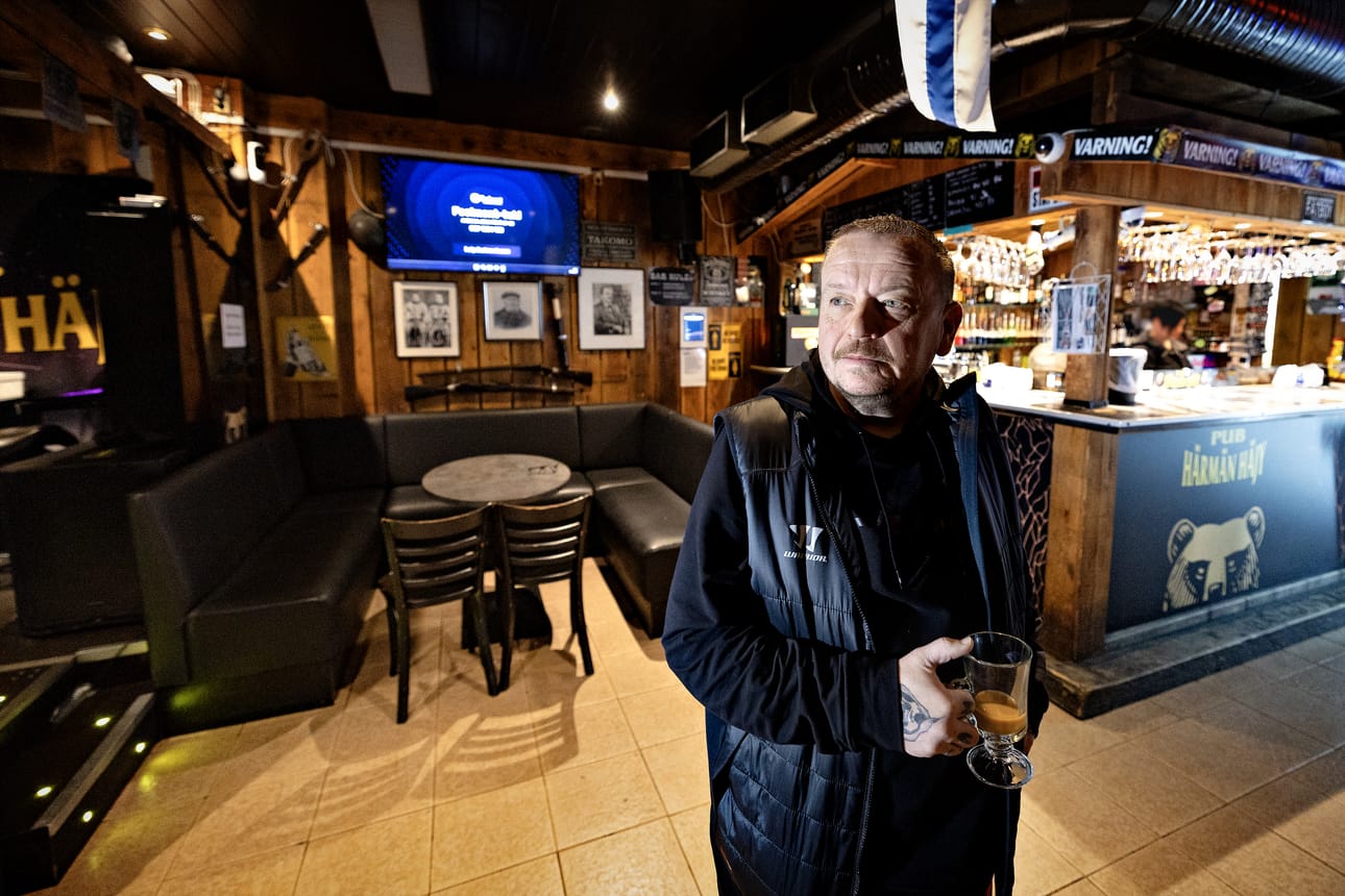 Pub Härmän Häjyn yrittäjän Marko Pirhosen taustalla olevassa pöydässä istui kaksi kuukautta sitten iltaa seurue, jonka riita yltyi äkisti umpimähkäiseen ammuskeluun