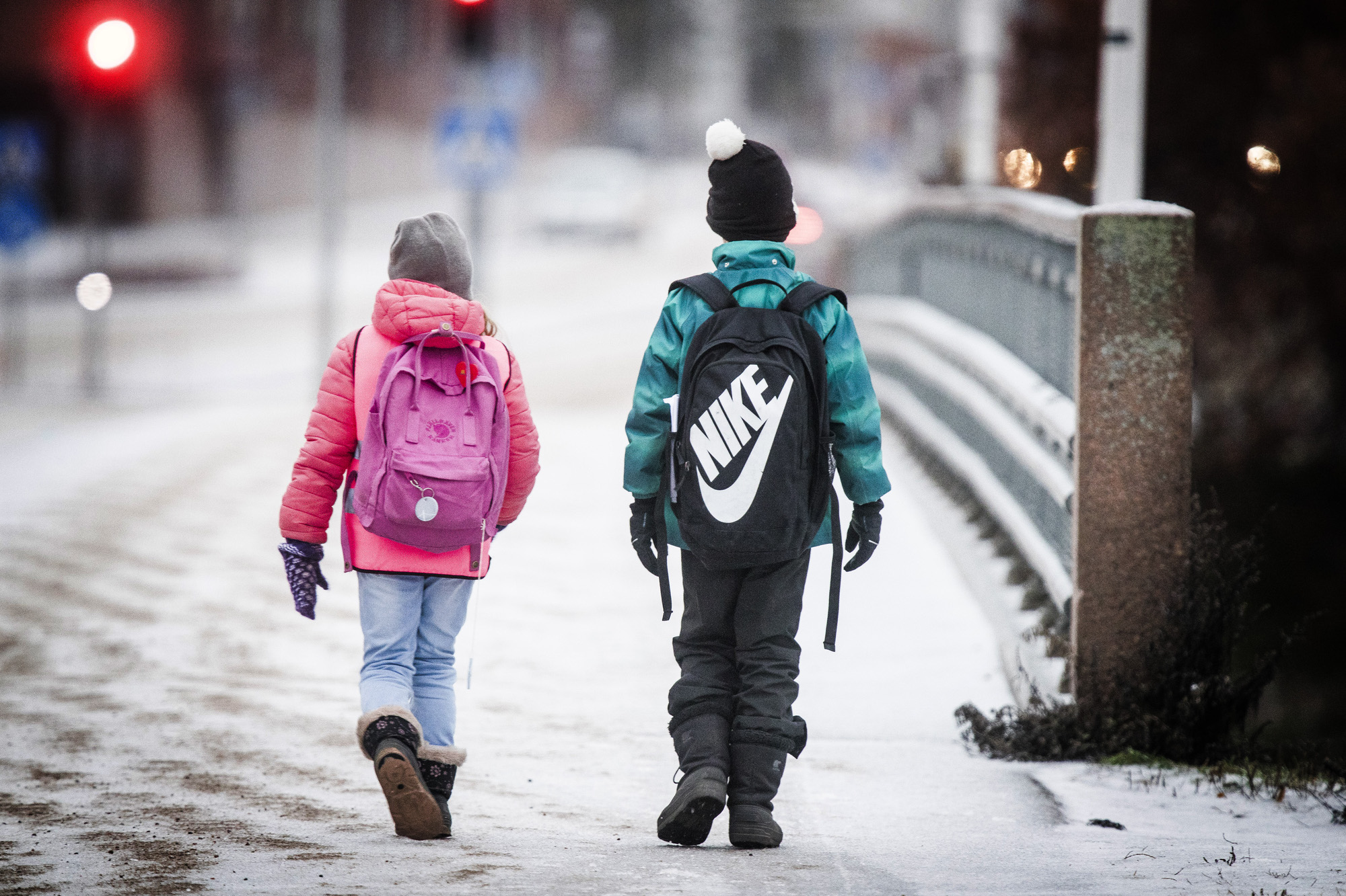 Koronavirus saa lapsen kyselemään jopa kuolemasta – parhaiten rauhoittelet häntä samoilla keinoilla kuin aikuista: älä sivuuta pelkoja, kerro faktat