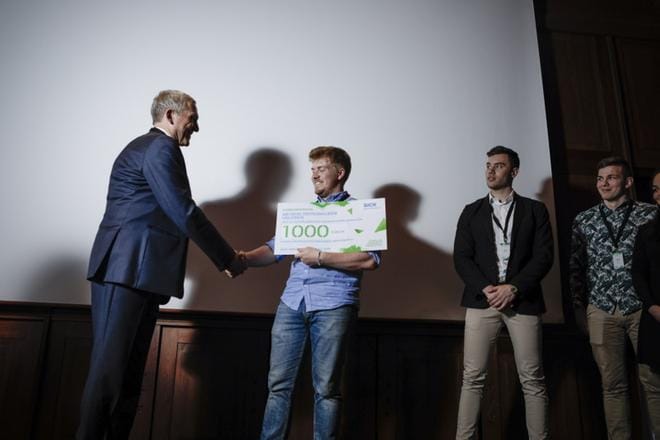 Vaasan ammattikorkeakoulun tiimeille myönnettiin kunniamaininta. KUVA: EEVA ANUNDI