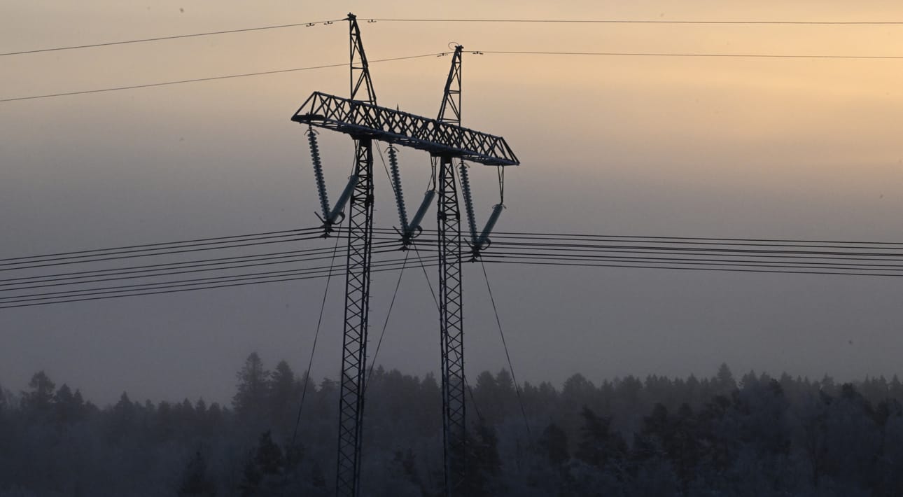 Kylmä tammikuu sai suomalaiset käyttämään sähköä enemmän kuin koskaan aikaisemmin. Samalla pörssisähkön korkea hinta näkyi pörssisähkön käyttäjien korkeissa kuukausilaskuissa.