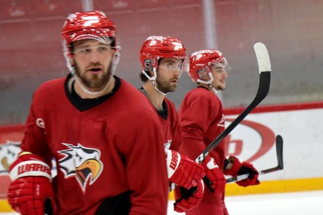 Jonne Virtanen ja Shaun Heshka edustavat Sportin kokeneempaa, Nick Canade nuorempaa polvea. KUVAT: PETRI HEIKKINEN
