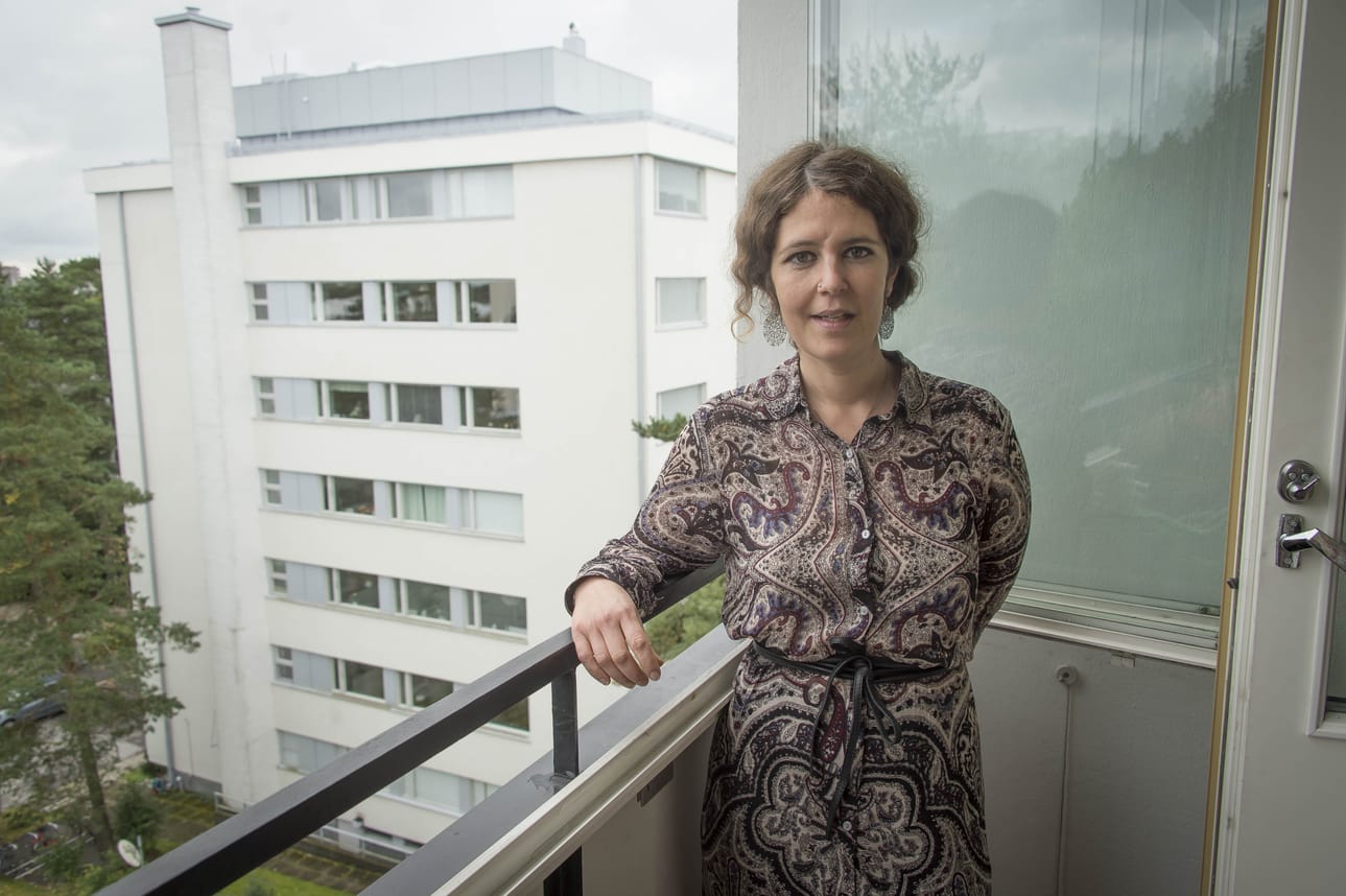 Miriam Attias on huomannut työssään poliisien ja isännöitsijöiden kanssa, että yksilöiden välinen vihanpito voi muuttua asenteiksi kokonaisia ryhmiä kohtaan.