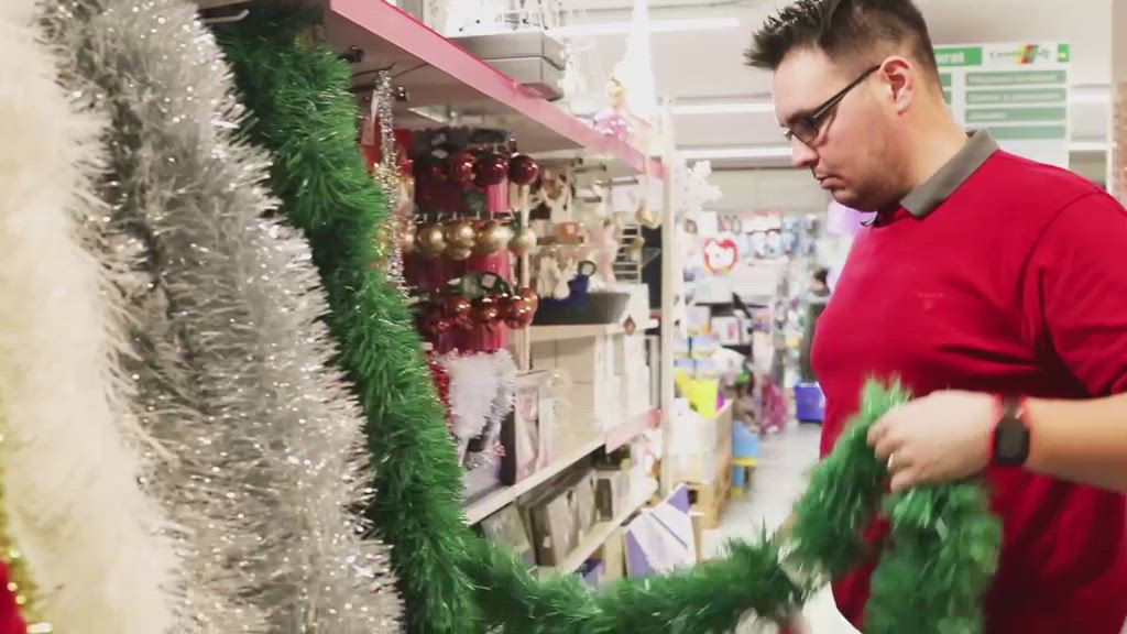Kurkkaa Tapion ja Adeliinan joululahjavinkit - "Hansikkaat ovat hyvä vaihtoehto pehmeään pakettiin"