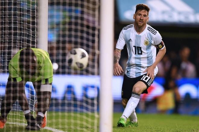 LKS 20180530 Argentina’s Lionel Messi celebrates after scoring gainst Haiti during their international friendly football match at Boca Juniors’ stadium La Bombonera in Buenos Aires, on May 29, 2018. LEHTIKUVA / AFP PHOTO / EITAN ABRAMOVICH