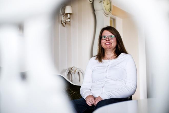 Seinäjokelainen Eija Korpela sairastaa harvinaista LGMD2D -tyypin lihasrappeumaa. KUVA: KRISTA LUOMA