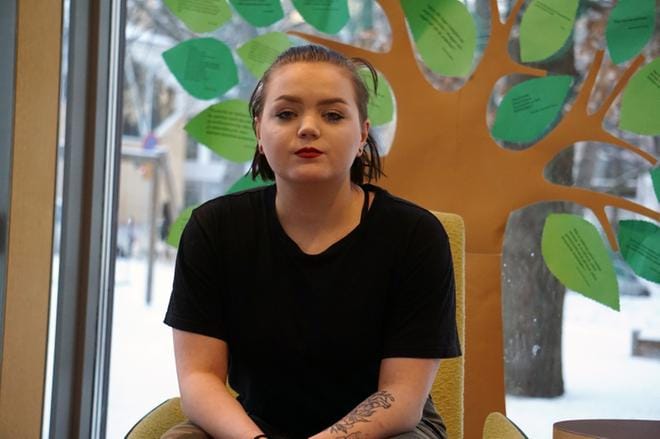 Emma Huntus haluaa tehdä konkreettisia tekoja ilmaston puolesta. Hyväntekeväisyyskonsertin järjestäminen on ollut hänelle opettavainen kokemus. Kuva: Emilia Lehtonen
