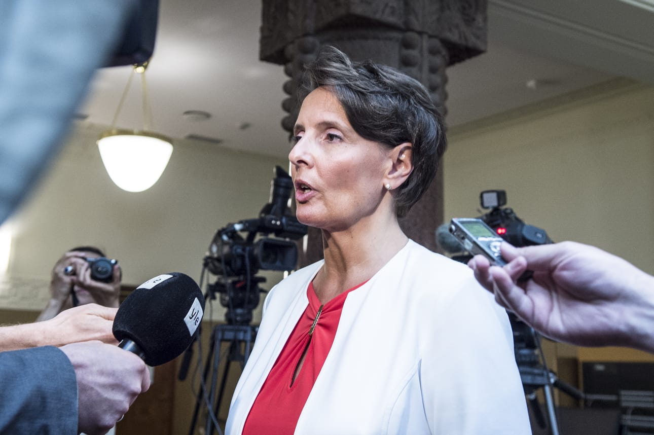 Liikenne- ja viestintäministeri Anne Berner (kesk.).