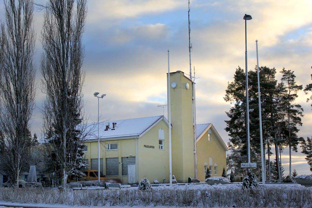 Alajärven entinen paloasema rakennettiin 1950-luvulla. Raivio aloitti VPK:n poikajaostossa seuraavalla vuosikymmenellä.