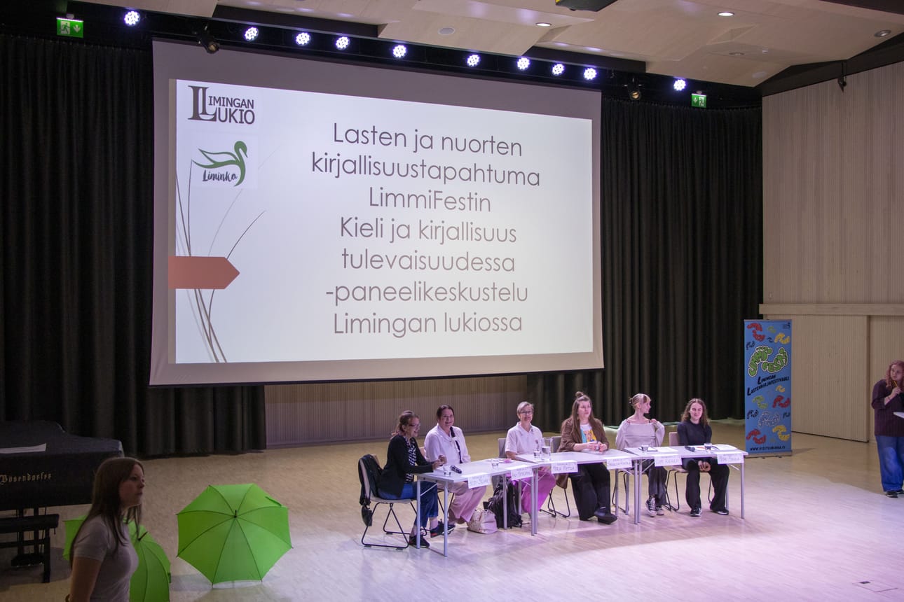 Torstain kirjallisuuspaneeli avasi kolmipäiväiset LimmiFestit. Lapsille ja nuorille suunnatun tapahtumakattauksen kantavia teemoja ovat tänäkin vuonna kirjallisuus, tarinat, sanat ja kuvitus.