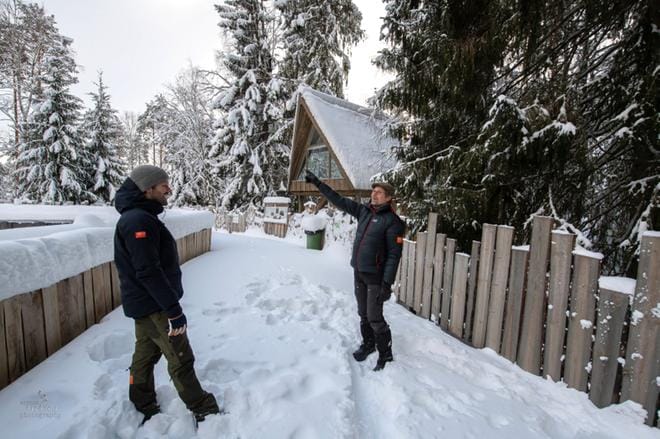Flowpark-yrityksen miehet Juho Ylitalo (vasemmalla) ja Janne Kalhama suunnittelivat äskettäin muun muassa karhuradan tehtäväosaa. KUVA: TIMO AHOPELTO