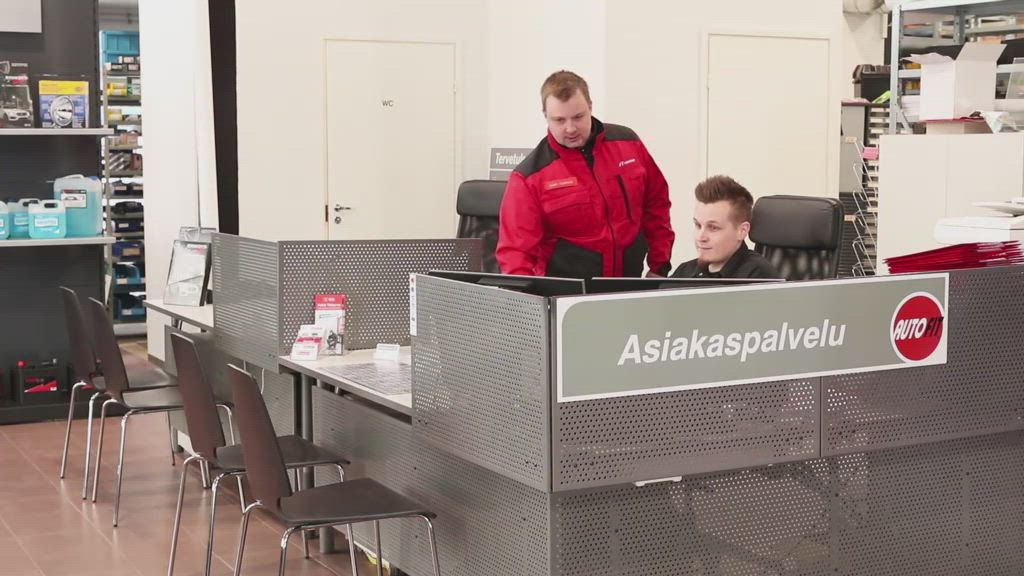 Auto korjaamoon ja sijaisauto alle - "Ei tarvitse soittaa kaverille ja kysyä kyytiä"