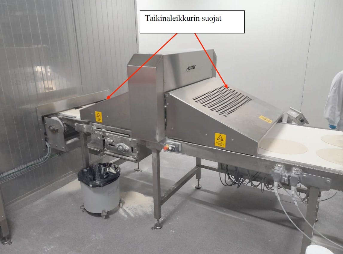 Useimmiten linjastolla valmistettiin pyöreitä pitsapohjia. Taikinaleikkurin suojat kuvattiin Avin tarkastuskertomukseen.