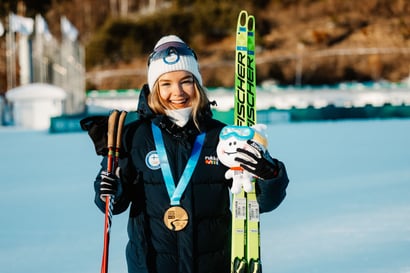 Nuorten olympiakilpailu oli Minja Korhosen ylivoimaa – "Aika rauhassahan siinä sai hiihtää"