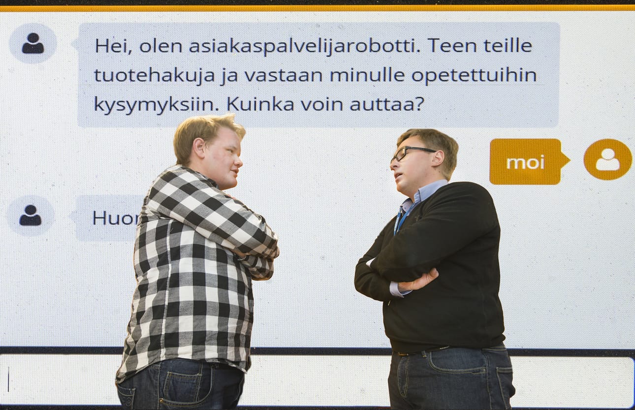 Petri Paakkola (vas.) ja Henri Huttunen kehittävät kielentunnistusta verkkopalveluja varten.