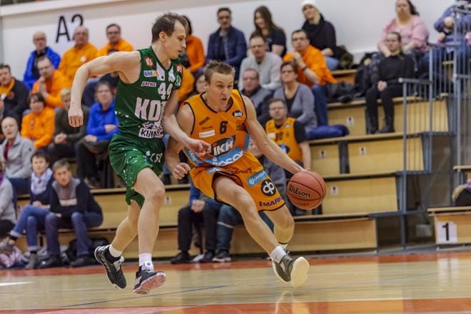Antti Niskanen pukeutuu myös ensi kaudella oranssiin. KUVA: ERKKI HAUTAVIITA