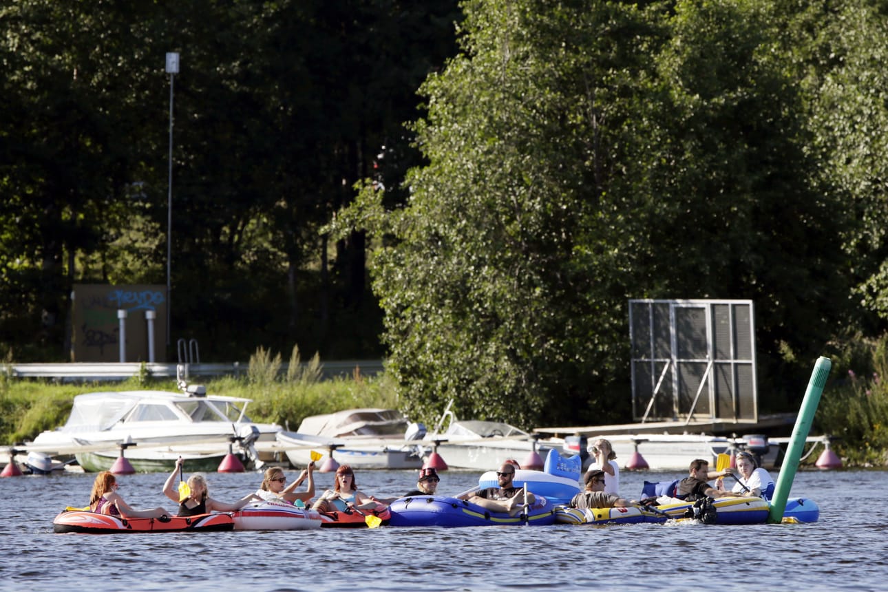 Iltapäivällä kaljakellujat saattoi bongata Värtön seutuvilla.