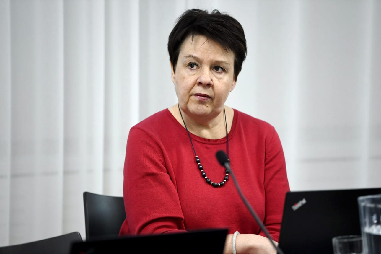 Kirsi Varhila katsoo, ettei hänellä ole edellytyksiä jatkaa tehtävässään. LEHTIKUVA / Antti Aimo-Koivisto