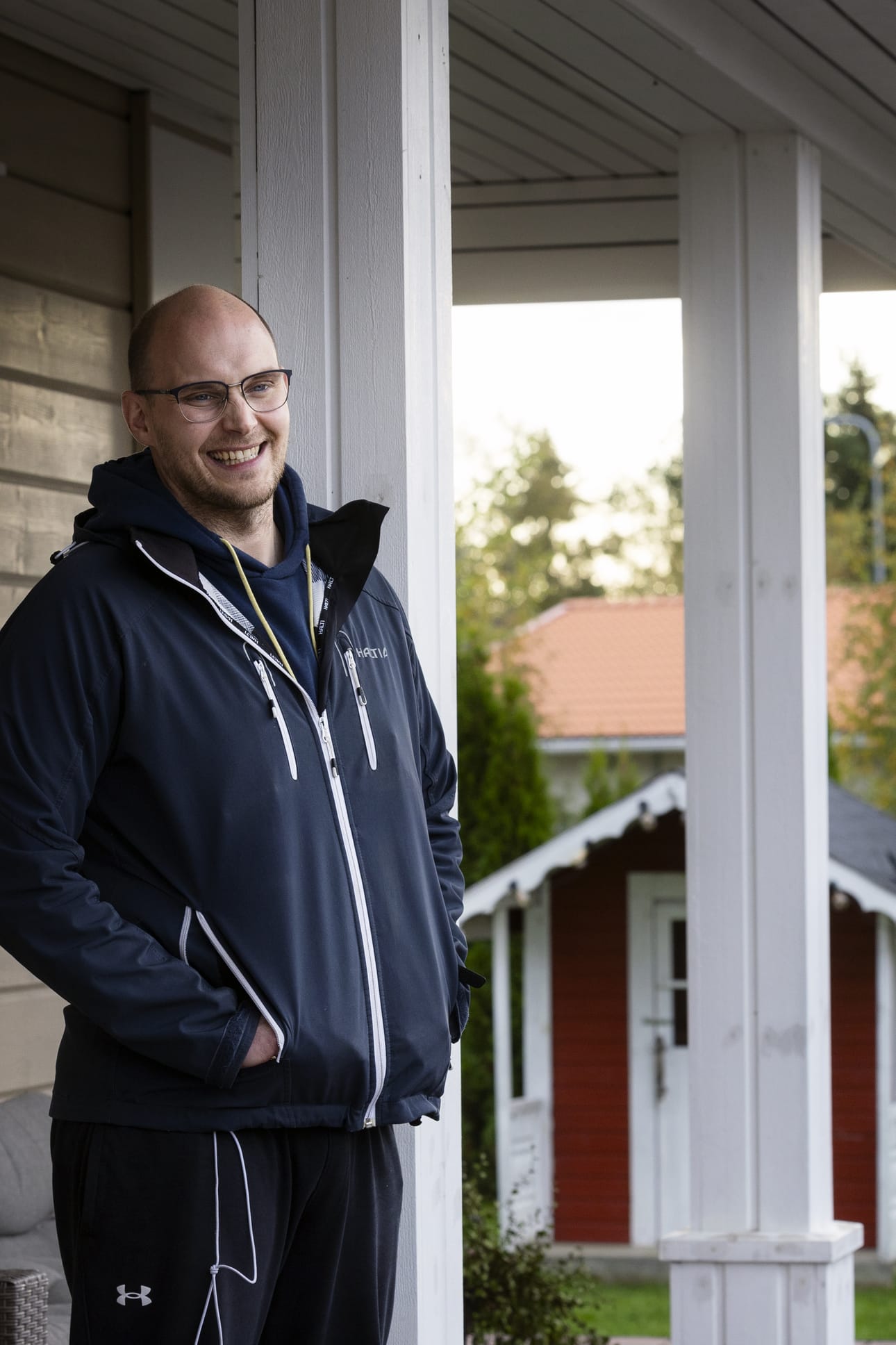 – Päiväkoti on muutama sata metriä alamäkeen ja muutenkin alueella asuu paljon muita lapsiperheitä, Miikka Kultalahti kertoo Purolan parhaista puolista.