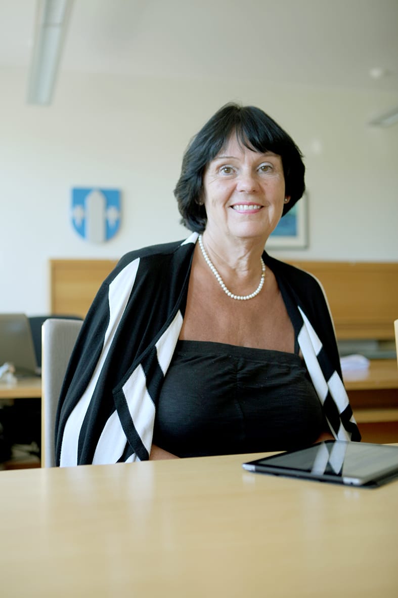 Tita Rinnevaara sanoo olevansa yhä valmis työskentelemään Pyhäjärven hyväksi: kaupungin imagon parantamiseksi ja työpaikkojen luomiseksi. "Toivon, että lähdetään positiivisesti liikkeelle ja tehdään yhteistyötä."