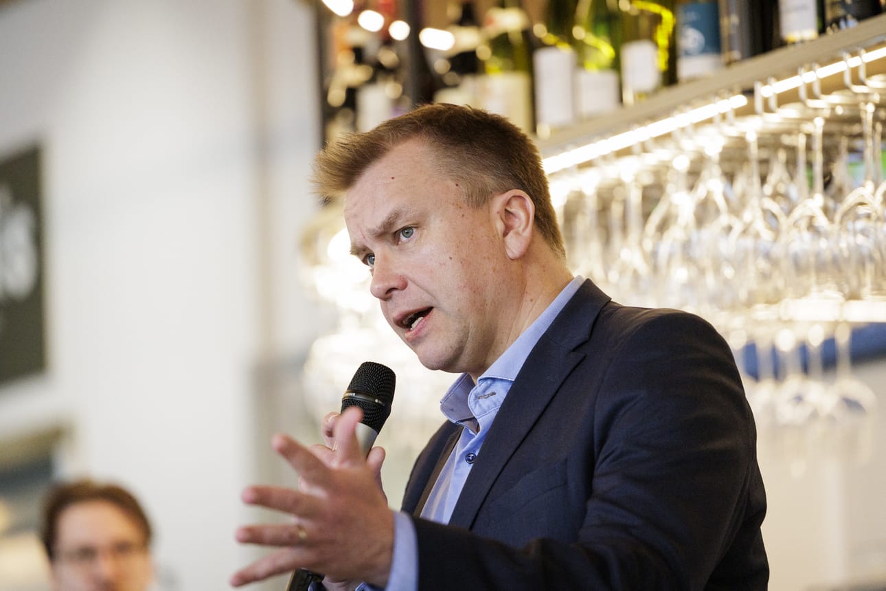 Antti Kaikkonen antoi poliittisen tilannekatsauksen Kempeleessä.
