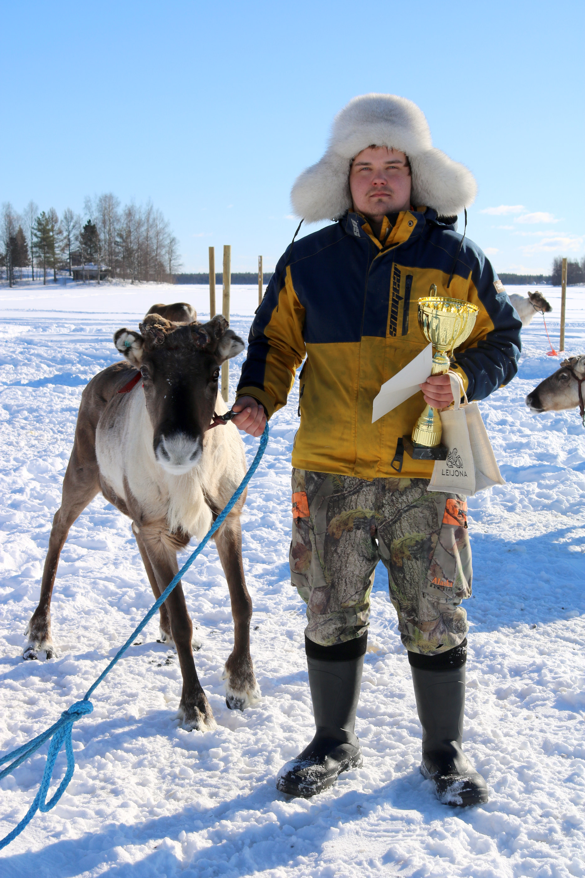 Panuman kisojen voittaja Leka ja Jarkko Timonen.