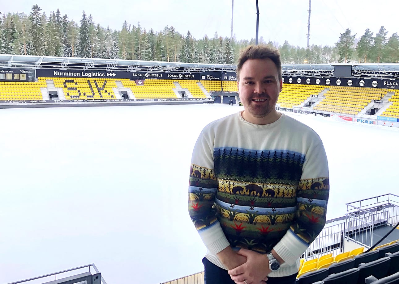 Festivaalijohtaja Tommi Mäki vie kymppivuotisiaan viettävän Solar Soundin Seinäjoen Kirkkokadulta Joupiskalle.