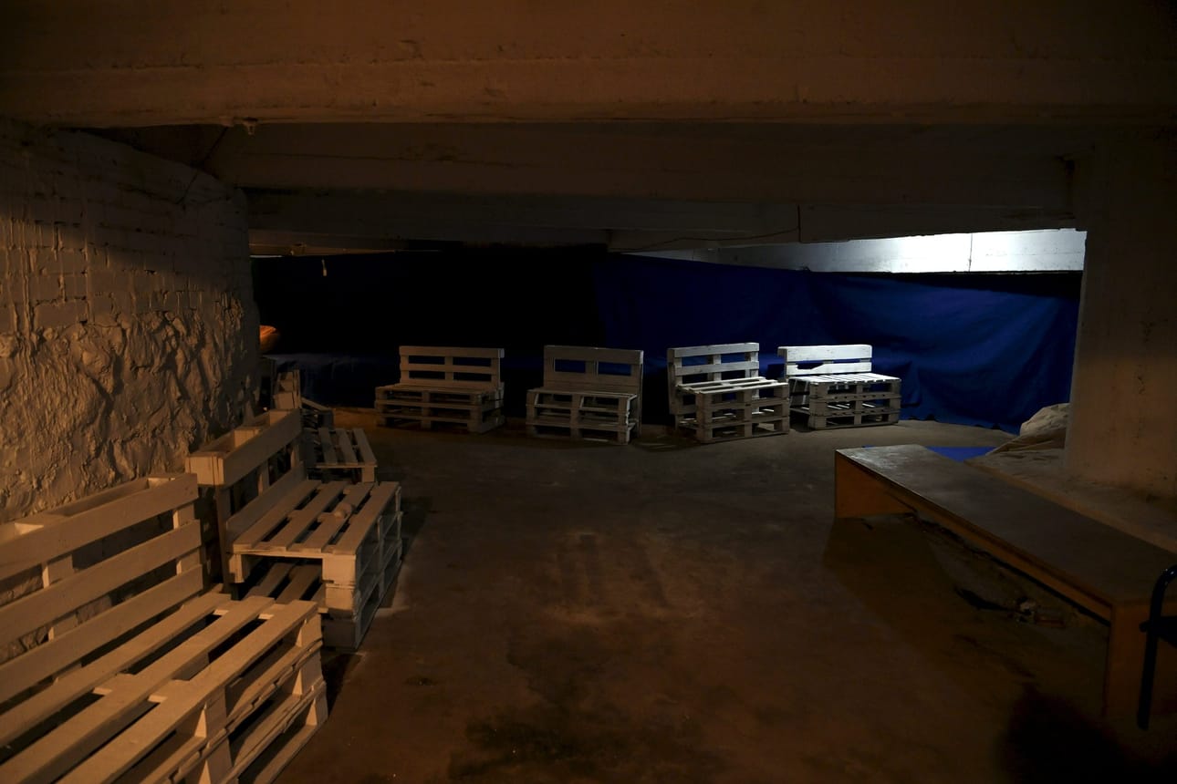 Kiovassa sijaitsevan Kebeta-koulun pommisuoja. LEHTIKUVA / ANTTI AIMO-KOIVISTO