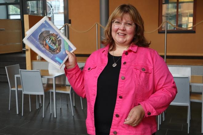 Niina Saarimaa muistaa yli kymmenen vuoden takaa keskustelun, josta Ikkuna-festivaali sai alkunsa. Kuva: Riikka Ilmonen
