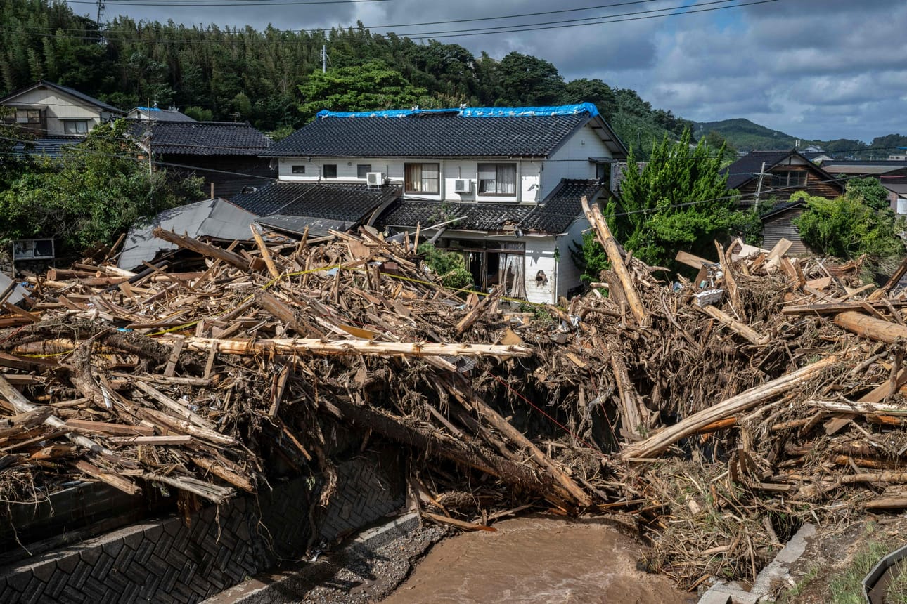Rankkasade iski Japanin keskiosassa sijaitsevalle Ishikawan alueelle lauantaina. LEHTIKUVA/AFP