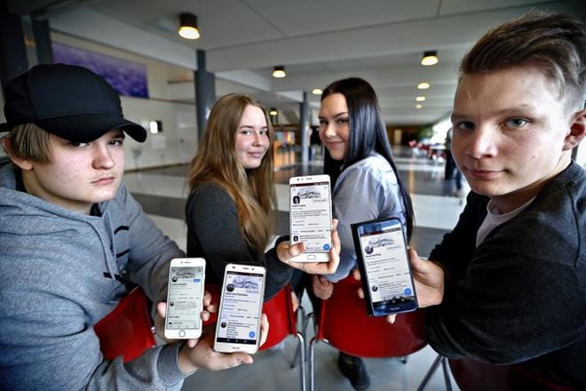 Jaakko Taivalmaa, Selina Hakala, Ella-Riikka Pulkkinen ja Leevi Antila ovat luoneet kieltolainaikaiset hahmot, joilla he osallistuvat Ylen järjestämään Twitter-roolipeliin. KUVA: TOMI KOSONEN
