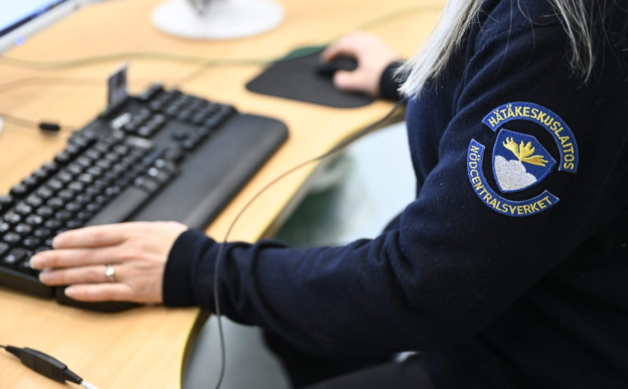 Hätäkeskuslaitoksen mukaan juhannusviikonloppu aiheutti eniten tehtäviä ensihoidolle ja poliisille. LEHTIKUVA / Heikki Saukkomaa