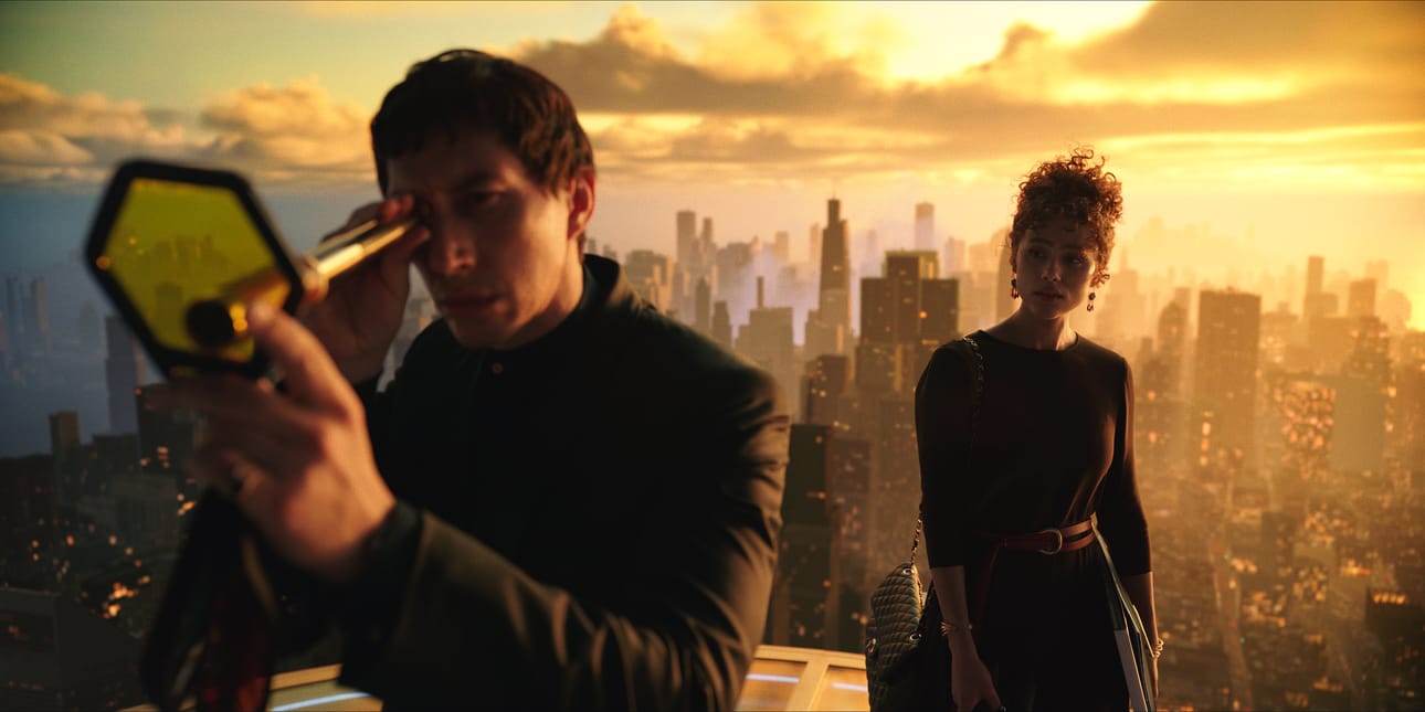 Megalopolis on arkkitehtinsä (Adam Driver) unelma. Taustalla Nathalie Emmanuel.