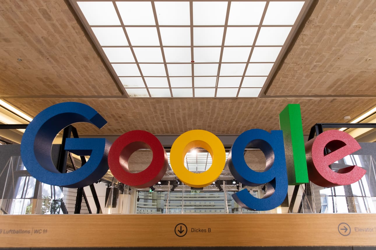 Google julkisti eilen historiansa suurimman uusiutuvan energian investoinnin. Kun sen lukee mukaan, Googlella on nyt 52 uusiutuvan energian projektia.