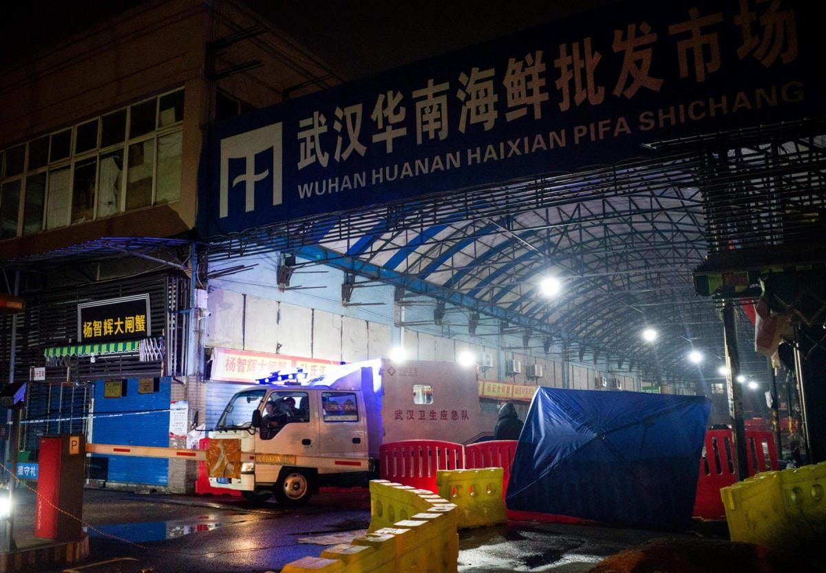 Valtaosa varhaisista koronatapauksista paikannettiin Huananin eläintorille ja sen ympäristöön Wuhanin kaupungissa Kiinassa. LEHTIKUVA/AFP