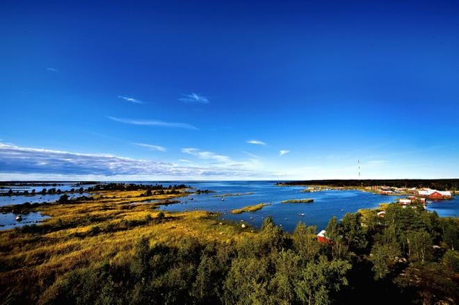 Kyselyn vastausten pohjalta Metsähallitus on laskenut, että retkeily maailmanperintöalueella tuottaa vuosittain 3,5 miljoonaa euroa ja 36 henkilötyövuotta. KUVA: EETU SILLANPÄÄ