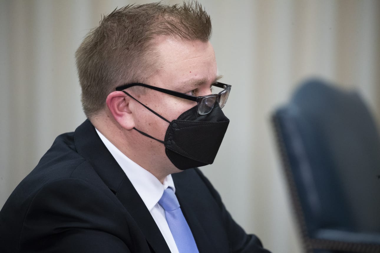Puolustusministeri Antti Kaikkonen (kesk.) osallistui Naton puolustusministerikokoukseen.